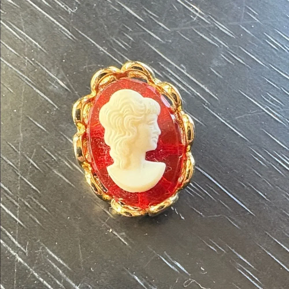 Elegant Small Cameo Brooch